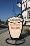 Für ein Café in Oberkirchen entstand dieses Werbeschild in Form einer stilisierten Kaffeetasse. Zusätzlich können Tagesangebote angegeben werden. Die Kundenfrequenz des Cafés hat sich hierdurch deutlich erhöht.