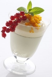 Panna Cotta mit grünem Matcha-Tee und Espuma von Anglaise by Debic