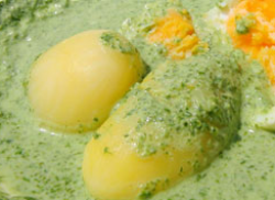 Grüne Soße mit Kartoffel und ei