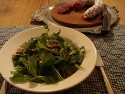 Feldsalat  mit Walnüssen