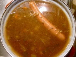 Linsensuppe mit Würstchen