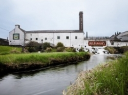 Älteste Whiskey Brennerei begrüßt millionsten Besucher