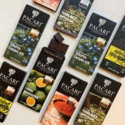 Bio-Schokolade: Pacari erweitert Sortiment um fünf Sorten