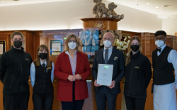 Victor's Saarbrücken: Hotel erhält DEHOGA-Siegel als Top-Ausbildungsbetrieb