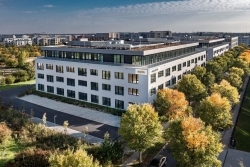 Schönefeld bei Berlin: Hotelgruppe NOVUM Hospitality mietet zwei Gebäude