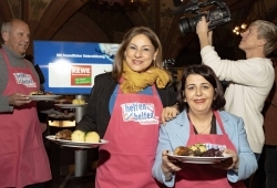 Frankfurt: Weihnachtsgans-Essen für Hilfsbedürftige Menschen im Ratskeller